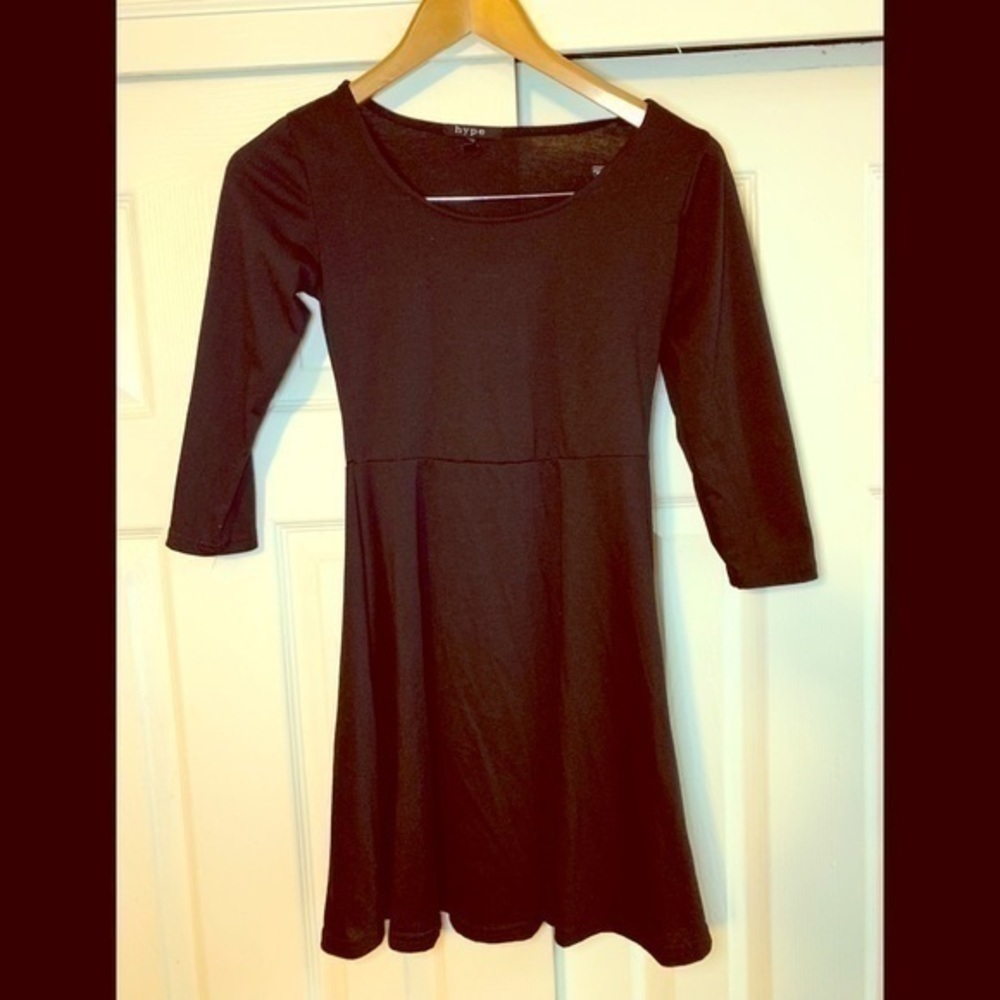 Black Slight A-line Quarter Sleeved Dress Small‎